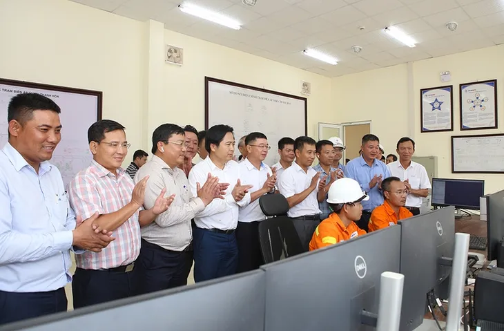 Đóng điện Dự án đường dây 500kV mạch 3 cung đoạn Quỳnh Lưu - Thanh Hóa - Ảnh 1.