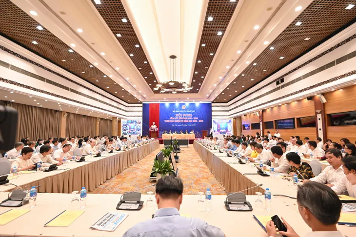 Năm học 2024-2025 đề cao kỷ cương, trách nhiệm, đổi mới không ngừng, nâng cao chất lượng - Ảnh 9. Năm học 2024-2025 đề cao kỷ cương, trách nhiệm, đổi mới không ngừng, nâng cao chất lượng - Ảnh 9.