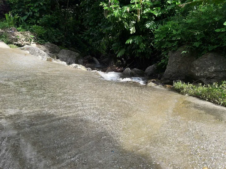 Hà Giang: 2 người tử vong do lũ cuốn khi lội qua suối - Ảnh 2. Hà Giang: 2 người tử vong do lũ cuốn khi lội qua suối - Ảnh 2.