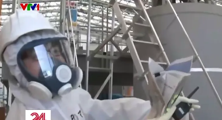 Nhật Bản thu hồi mảnh vỡ nhiễm phóng xạ tại nhà máy điện hạt nhân Fukushima - Ảnh 1. Nhật Bản thu hồi mảnh vỡ nhiễm phóng xạ tại nhà máy điện hạt nhân Fukushima - Ảnh 1.