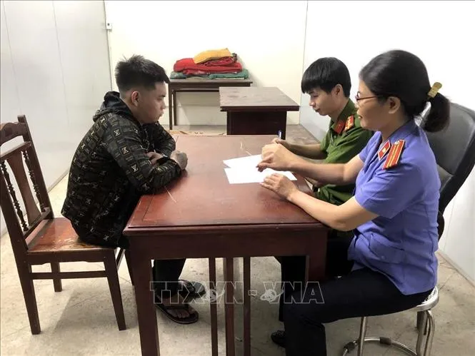 Hưng Yên: Bắt tạm giam đối tượng hành hạ trẻ em - Ảnh 2. Hưng Yên: Bắt tạm giam đối tượng hành hạ trẻ em - Ảnh 2.