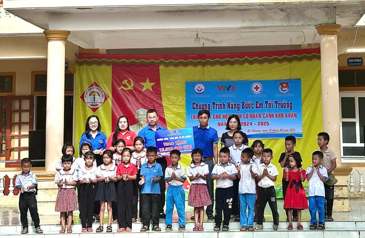 Thanh niên VTV tiếp sức cho học sinh có hoàn cảnh khó khăn đến trường - Ảnh 6. Thanh niên VTV tiếp sức cho học sinh có hoàn cảnh khó khăn đến trường - Ảnh 6.