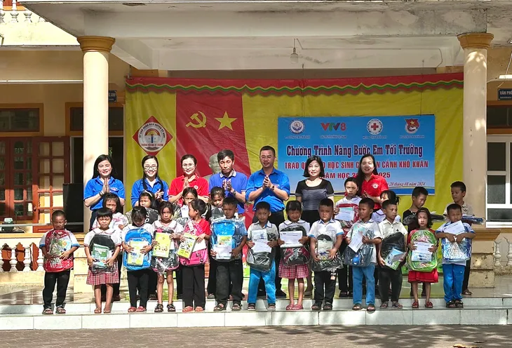 Thanh niên VTV tiếp sức cho học sinh có hoàn cảnh khó khăn đến trường - Ảnh 7. Thanh niên VTV tiếp sức cho học sinh có hoàn cảnh khó khăn đến trường - Ảnh 7.