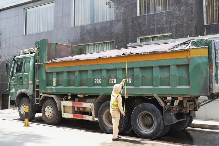 Hà Nội triển khai cao điểm tấn công trấn áp tội phạm - Ảnh 2. Hà Nội triển khai cao điểm tấn công trấn áp tội phạm - Ảnh 2.