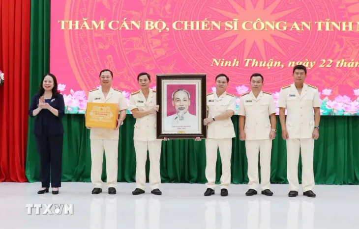 Phó Chủ tịch nước Võ Thị Ánh Xuân thăm và làm việc tại Ninh Thuận - Ảnh 2. Phó Chủ tịch nước Võ Thị Ánh Xuân thăm và làm việc tại Ninh Thuận - Ảnh 2.