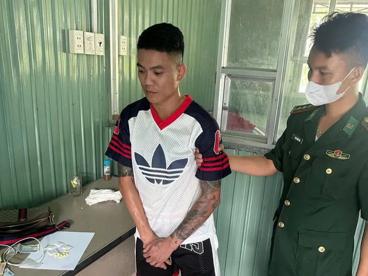 Long An: Bắt giữ đối tượng nhập cảnh trái phép giấu ma túy trong người - Ảnh 1. Long An: Bắt giữ đối tượng nhập cảnh trái phép giấu ma túy trong người - Ảnh 1.