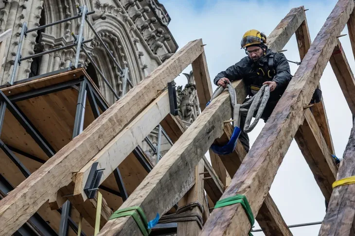 Nhà thờ Đức Bà Paris đã được phục dựng như thế nào? - Ảnh 1. Nhà thờ Đức Bà Paris đã được phục dựng như thế nào? - Ảnh 1.