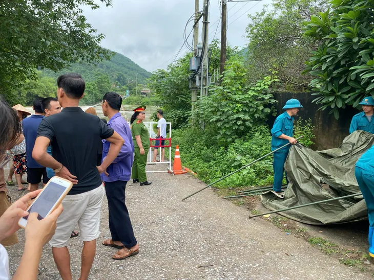 Thái Nguyên: 1 người bị lũ cuốn mất tích khi đi qua cầu tràn - Ảnh 4. Thái Nguyên: 1 người bị lũ cuốn mất tích khi đi qua cầu tràn - Ảnh 4.