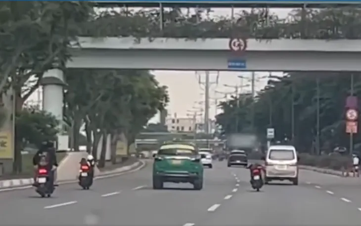 Khởi tố nhóm quái xế nằm trên yên xe lạng lách, đánh võng - Ảnh 1. Khởi tố nhóm quái xế nằm trên yên xe lạng lách, đánh võng - Ảnh 1.