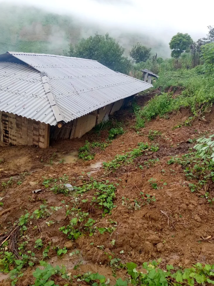 Hà Giang: 1 người thiệt mạng do lũ cuốn, 2 người bị thương do sạt lở - Ảnh 2. Hà Giang: 1 người thiệt mạng do lũ cuốn, 2 người bị thương do sạt lở - Ảnh 2.