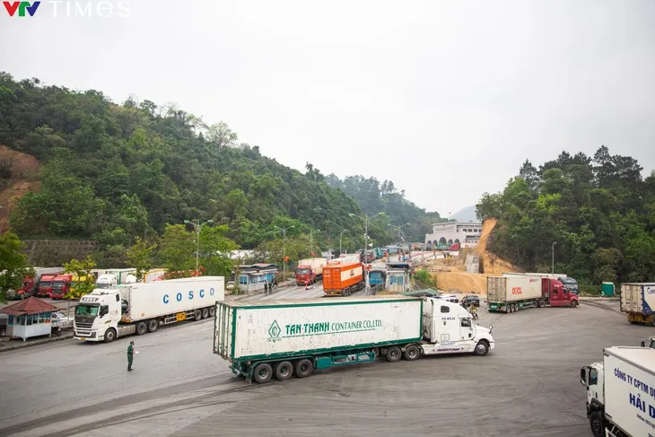 Sôi động xuất nhập khẩu hàng hóa qua các cửa khẩu Lạng Sơn - Ảnh 1. Sôi động xuất nhập khẩu hàng hóa qua các cửa khẩu Lạng Sơn - Ảnh 1.