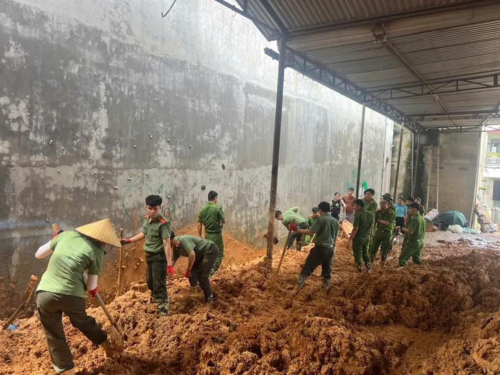 Cao Bằng: Sau 3 ngày mưa lớn, nhiều nơi vẫn ngập lụt, sạt lở nghiêm trọng - Ảnh 6. Cao Bằng: Sau 3 ngày mưa lớn, nhiều nơi vẫn ngập lụt, sạt lở nghiêm trọng - Ảnh 6.