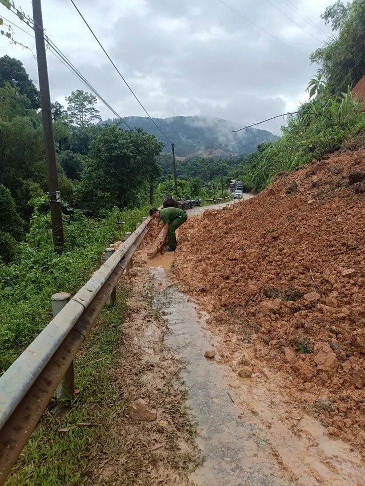 Cao Bằng: Sau 3 ngày mưa lớn, nhiều nơi vẫn ngập lụt, sạt lở nghiêm trọng - Ảnh 3. Cao Bằng: Sau 3 ngày mưa lớn, nhiều nơi vẫn ngập lụt, sạt lở nghiêm trọng - Ảnh 3.