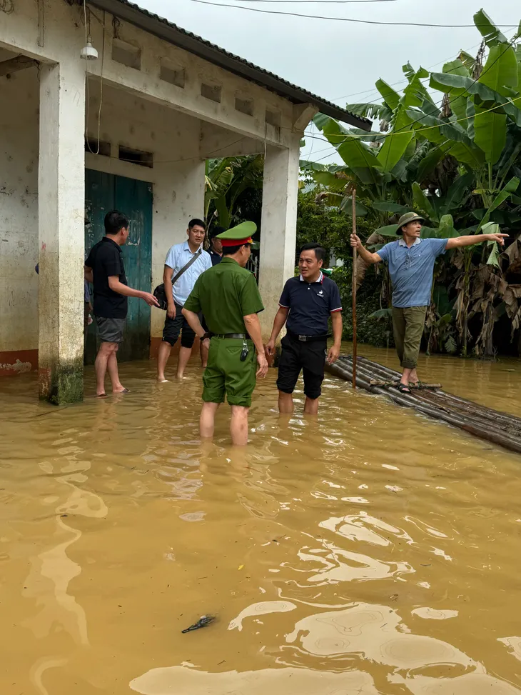 Cao Bằng: Sau 3 ngày mưa lớn, nhiều nơi vẫn ngập lụt, sạt lở nghiêm trọng - Ảnh 2. Cao Bằng: Sau 3 ngày mưa lớn, nhiều nơi vẫn ngập lụt, sạt lở nghiêm trọng - Ảnh 2.