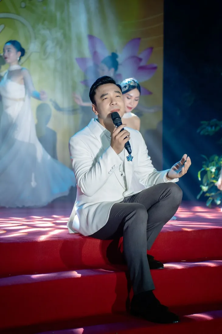 NSND Phạm Phương Thảo, Hồ Quỳnh Hương gây xúc động khi hát các ca khúc về mẹ - Ảnh 3. NSND Phạm Phương Thảo, Hồ Quỳnh Hương gây xúc động khi hát các ca khúc về mẹ - Ảnh 3.