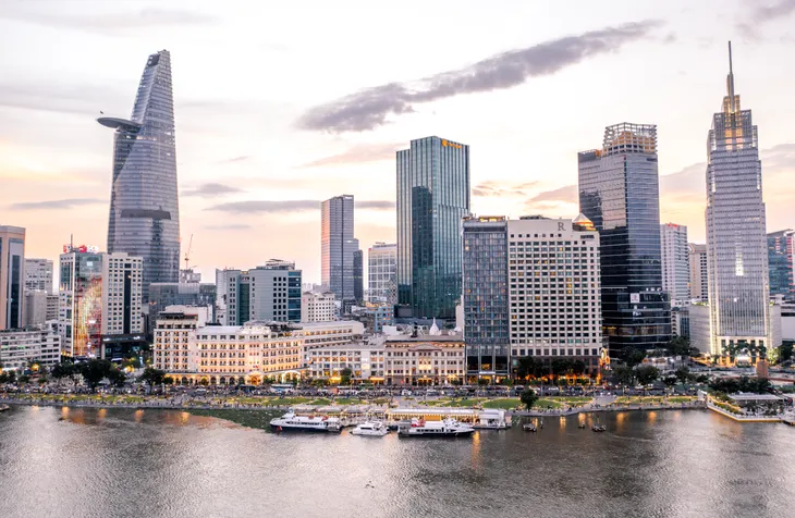 TP Hồ Chí Minh cần hơn 4 triệu tỷ đồng đầu tư để vượt bẫy thu nhập trung bình - Ảnh 2.
