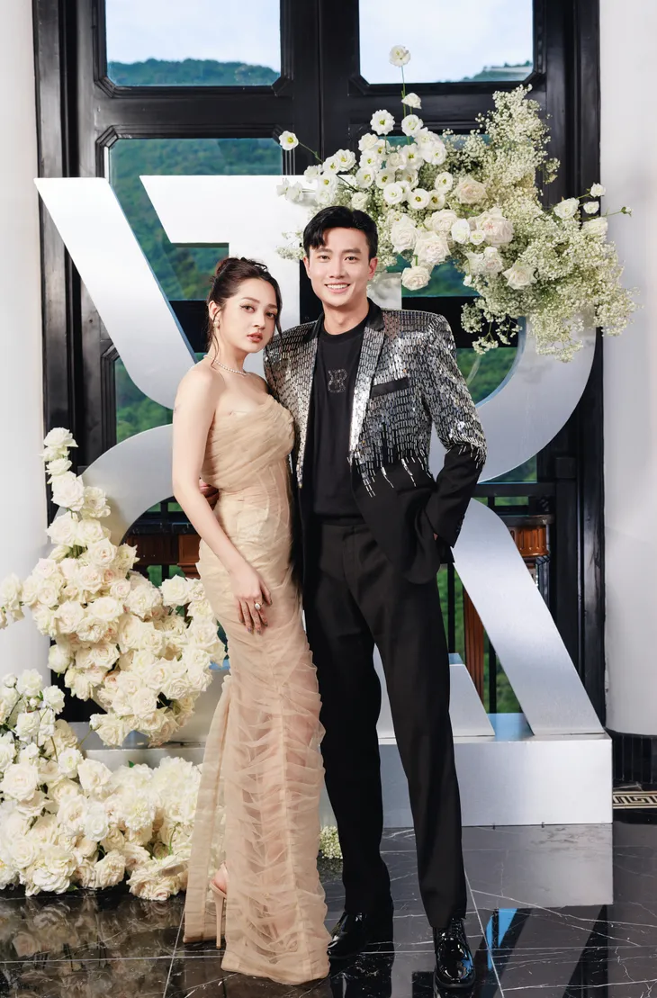 Vợ chồng Midu cùng dàn sao đi xem show Chung Thanh Phong - Ảnh 4. Vợ chồng Midu cùng dàn sao đi xem show Chung Thanh Phong - Ảnh 4.
