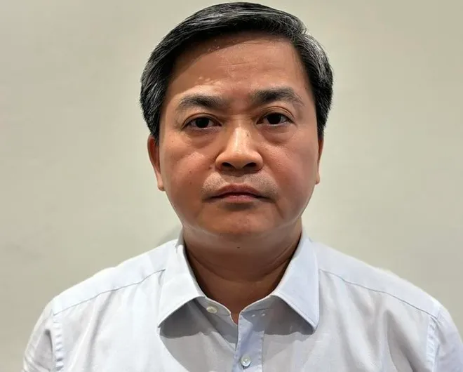 Cựu Bí thư Tỉnh ủy Bến Tre Lê Đức Thọ nhận hối lộ hơn 27 tỷ đồng, được tặng xe sang, đồng hồ hiệu - Ảnh 1. Cựu Bí thư Tỉnh ủy Bến Tre Lê Đức Thọ nhận hối lộ hơn 27 tỷ đồng, được tặng xe sang, đồng hồ hiệu - Ảnh 1.
