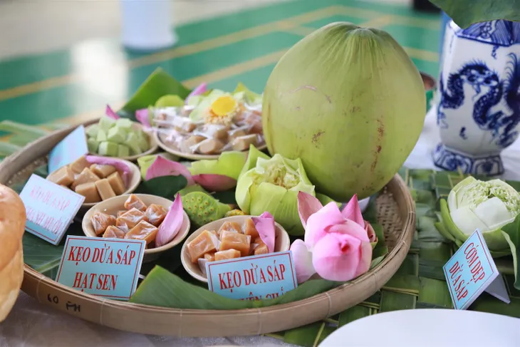 Trà Vinh xác lập kỷ kục 100 món ăn làm từ dừa sáp - Ảnh 2. Trà Vinh xác lập kỷ kục 100 món ăn làm từ dừa sáp - Ảnh 2.