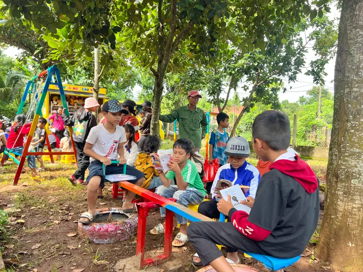Ngày hội thiếu nhi mang niềm vui tới buôn làng ở Tây Nguyên - Ảnh 2. Ngày hội thiếu nhi mang niềm vui tới buôn làng ở Tây Nguyên - Ảnh 2.