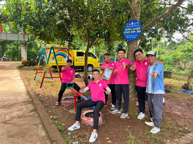 Ngày hội thiếu nhi mang niềm vui tới buôn làng ở Tây Nguyên - Ảnh 6. Ngày hội thiếu nhi mang niềm vui tới buôn làng ở Tây Nguyên - Ảnh 6.