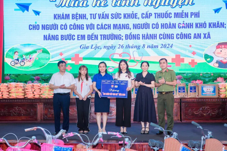 Thanh niên VTV chung tay hỗ trợ người khó khăn, nâng bước em đến trường - Ảnh 3. Thanh niên VTV chung tay hỗ trợ người khó khăn, nâng bước em đến trường - Ảnh 3.