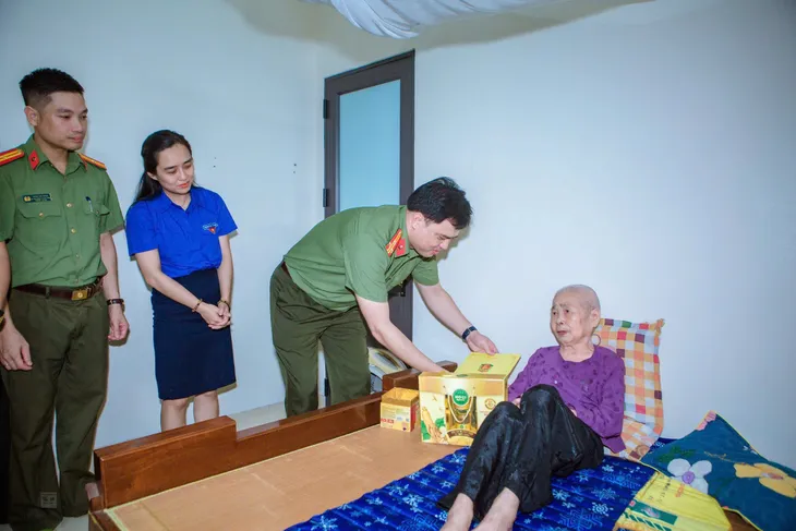 Thanh niên VTV chung tay hỗ trợ người khó khăn, nâng bước em đến trường - Ảnh 7. Thanh niên VTV chung tay hỗ trợ người khó khăn, nâng bước em đến trường - Ảnh 7.