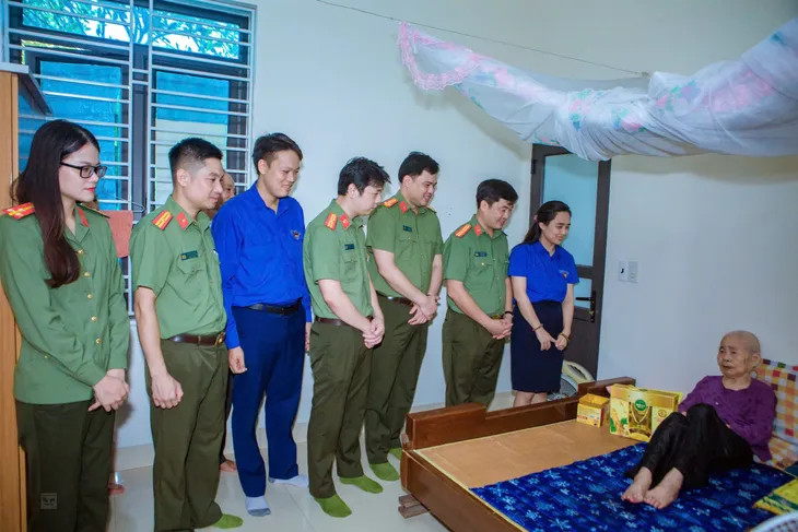 Thanh niên VTV chung tay hỗ trợ người khó khăn, nâng bước em đến trường - Ảnh 8. Thanh niên VTV chung tay hỗ trợ người khó khăn, nâng bước em đến trường - Ảnh 8.