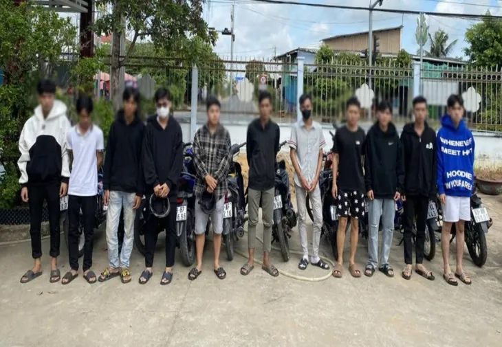 Vây bắt nhóm quái xế liên tỉnh tụ tập thành đoàn, chạy xe tốc độ cao - Ảnh 1. Vây bắt nhóm quái xế liên tỉnh tụ tập thành đoàn, chạy xe tốc độ cao - Ảnh 1.