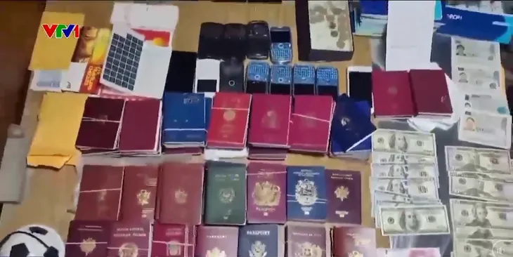 Peru triệt phá đường dây làm giả hộ chiếu - Ảnh 1. Peru triệt phá đường dây làm giả hộ chiếu - Ảnh 1.