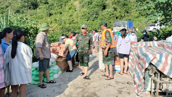 Trùng Khánh (Cao Bằng) vẫn bị cô lập, ngập sâu gần 3m - Ảnh 8.