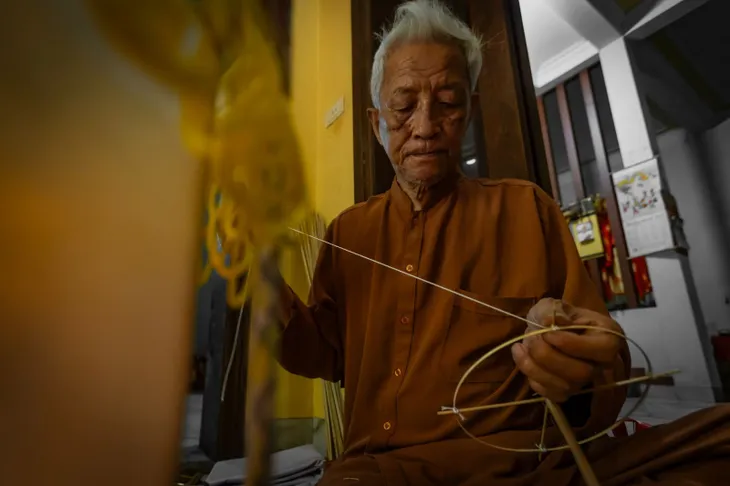 Gần 80 năm miệt mài giữ ánh đèn kéo quân dịp Trung thu cho con trẻ - Ảnh 2. Gần 80 năm miệt mài giữ ánh đèn kéo quân dịp Trung thu cho con trẻ - Ảnh 2.