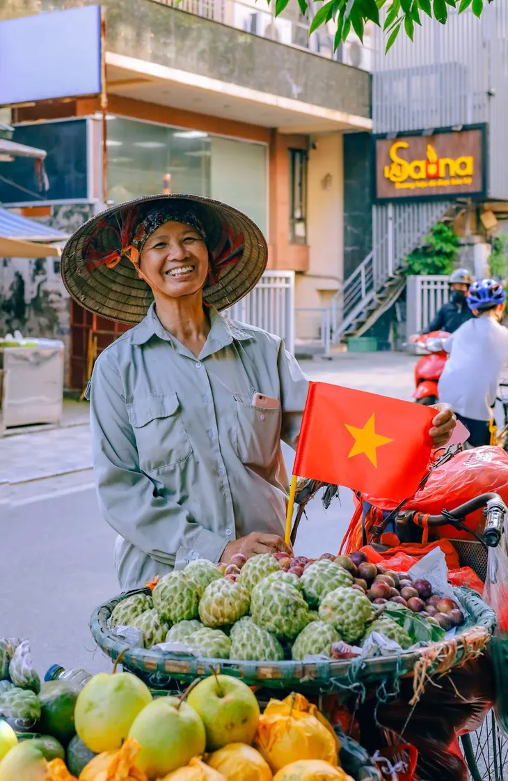 Những người thợ xẻ vải, xâu kim, thêu sao vàng, dệt hồn Tổ quốc - Ảnh 11. Những người thợ xẻ vải, xâu kim, thêu sao vàng, dệt hồn Tổ quốc - Ảnh 11.
