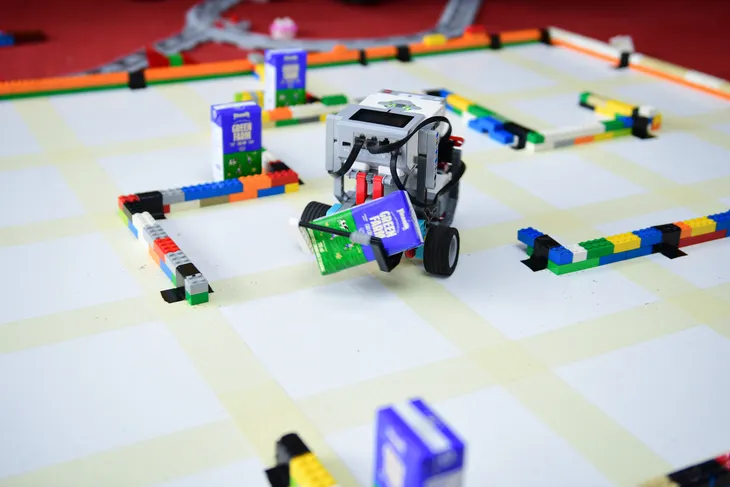Nhà vô địch ROBOTACON WRO 2024 nhận giải thưởng “Raising The Bar” của Vinamilk cho dự án Robot vì môi trường - Ảnh 4. Nhà vô địch ROBOTACON WRO 2024 nhận giải thưởng “Raising The Bar” của Vinamilk cho dự án Robot vì môi trường - Ảnh 4.