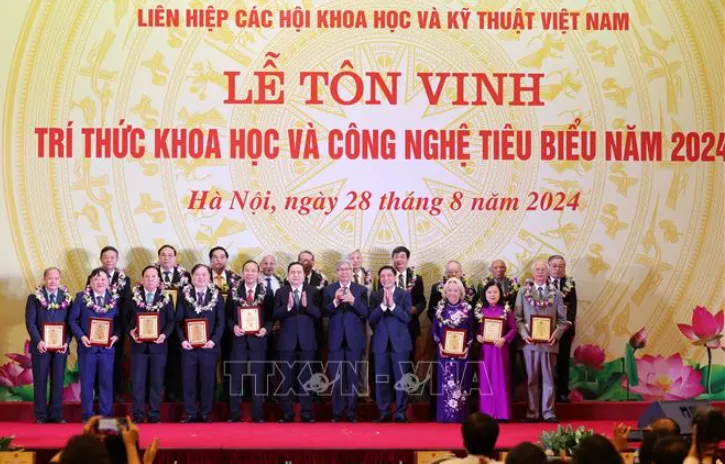 Chủ tịch Quốc hội: Đội ngũ trí thức phải có nhận thức mới, tư duy khoa học gắn với giải pháp thiết thực - Ảnh 1.