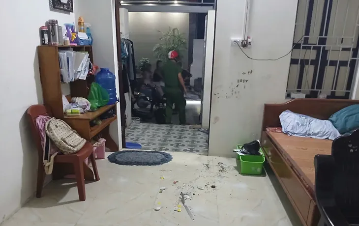 Mẹ nợ tiền, con gái bị con của chủ nợ rạch mặt - Ảnh 2. Mẹ nợ tiền, con gái bị con của chủ nợ rạch mặt - Ảnh 2.