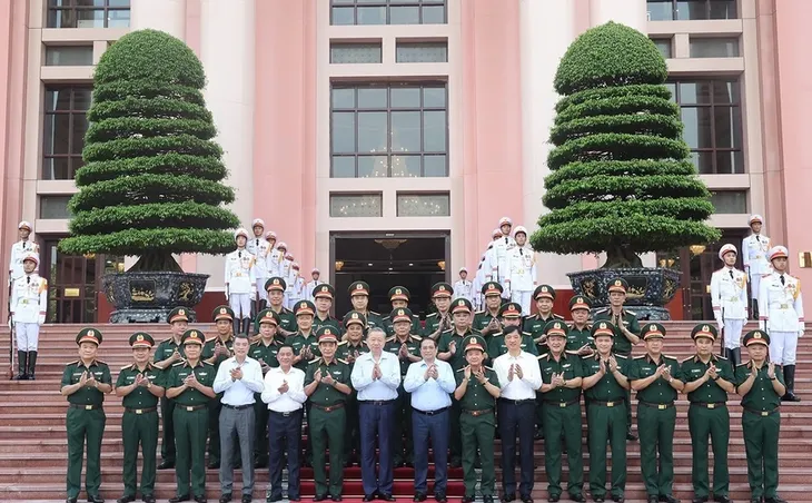 Xây dựng Quân đội vững mạnh về chính trị, Đảng bộ Quân đội trong sạch, gương mẫu - Ảnh 3. Xây dựng Quân đội vững mạnh về chính trị, Đảng bộ Quân đội trong sạch, gương mẫu - Ảnh 3.