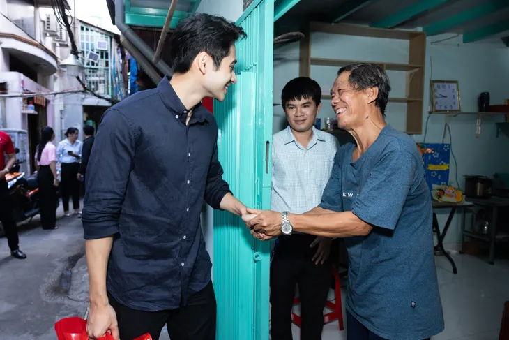 Nam vương Tuấn Ngọc xây nhà tình thương cho người nghèo - Ảnh 1. Nam vương Tuấn Ngọc xây nhà tình thương cho người nghèo - Ảnh 1.