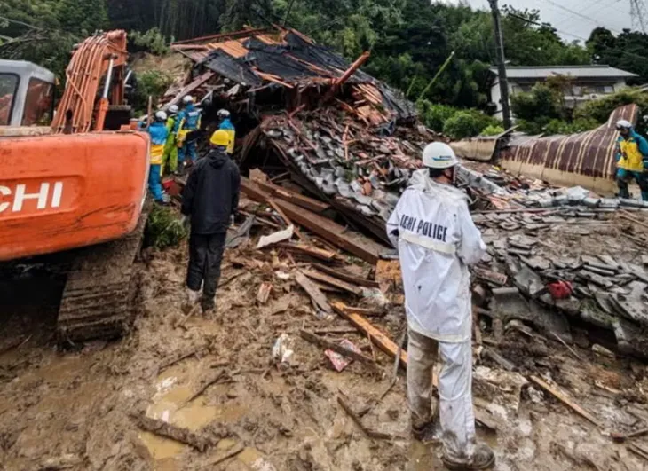 Nhật Bản và Hàn Quốc gấp rút đối phó với siêu bão Shanshan - Ảnh 1. Nhật Bản và Hàn Quốc gấp rút đối phó với siêu bão Shanshan - Ảnh 1.