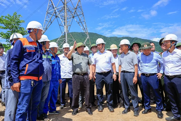 Thủ tướng Phạm Minh Chính dự lễ khánh thành đường dây 500 kV mạch 3 - Ảnh 2. Thủ tướng Phạm Minh Chính dự lễ khánh thành đường dây 500 kV mạch 3 - Ảnh 2.