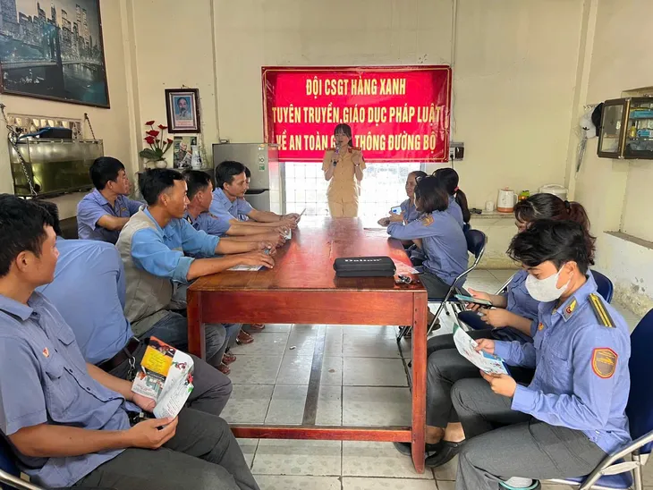 TP Hồ Chí Minh: Xử lý nghiêm các trường hợp vi phạm giao thông đường sắt - Ảnh 1. TP Hồ Chí Minh: Xử lý nghiêm các trường hợp vi phạm giao thông đường sắt - Ảnh 1.