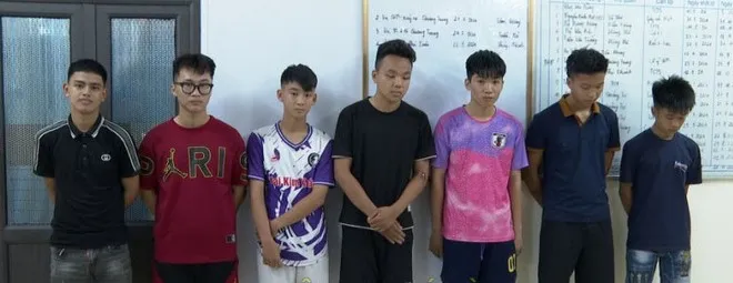 Khởi tố nhóm đối tượng vác hung khí đi giải quyết mâu thuẫn - Ảnh 1. Khởi tố nhóm đối tượng vác hung khí đi giải quyết mâu thuẫn - Ảnh 1.