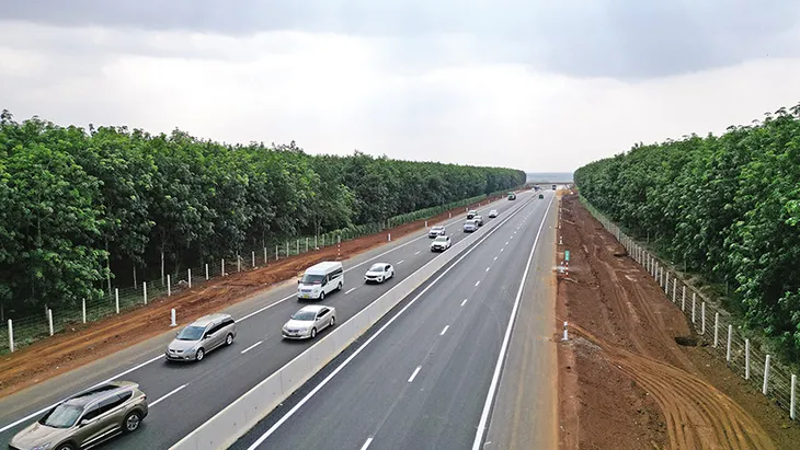 Ký cam kết về chấp hành quy định an toàn giao thông trên các tuyến cao tốc - Ảnh 1. Ký cam kết về chấp hành quy định an toàn giao thông trên các tuyến cao tốc - Ảnh 1.