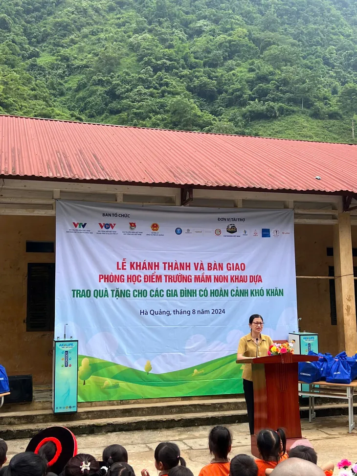 Món quà ý nghĩa cho học sinh thôn Khau Dựa trước thềm năm học mới - Ảnh 2. Món quà ý nghĩa cho học sinh thôn Khau Dựa trước thềm năm học mới - Ảnh 2.