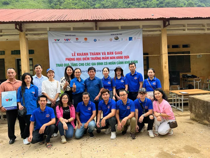 Món quà ý nghĩa cho học sinh thôn Khau Dựa trước thềm năm học mới - Ảnh 6. Món quà ý nghĩa cho học sinh thôn Khau Dựa trước thềm năm học mới - Ảnh 6.