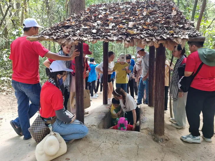 Người dân TP Hồ Chí Minh đi đâu trong dịp nghỉ Lễ Quốc Khánh 2/9 - Ảnh 2. Người dân TP Hồ Chí Minh đi đâu trong dịp nghỉ Lễ Quốc Khánh 2/9 - Ảnh 2.