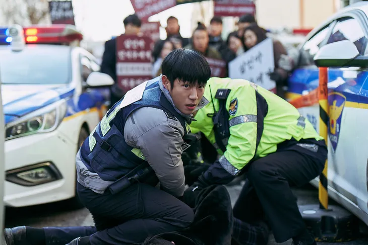 Jung Hae In tái xuất màn ảnh rộng với vai hành động - Ảnh 2. Jung Hae In tái xuất màn ảnh rộng với vai hành động - Ảnh 2.