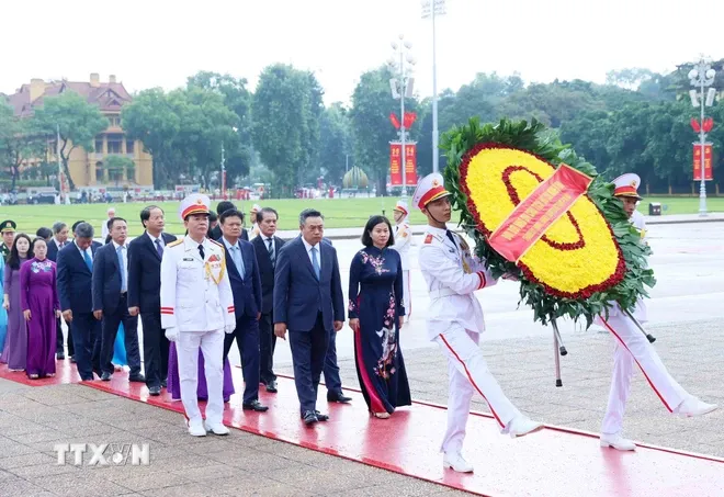 Lãnh đạo Đảng, Nhà nước vào Lăng viếng Chủ tịch Hồ Chí Minh nhân dịp Quốc khánh - Ảnh 6. Lãnh đạo Đảng, Nhà nước vào Lăng viếng Chủ tịch Hồ Chí Minh nhân dịp Quốc khánh - Ảnh 6.