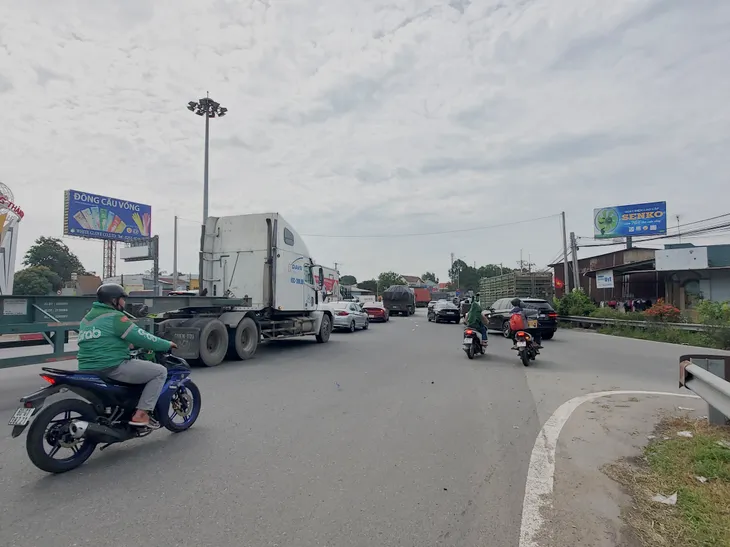 Đồng Nai: Quốc lộ 51 thông thoáng sáng ngày đầu dịp nghỉ lễ Quốc khánh - Ảnh 2. Đồng Nai: Quốc lộ 51 thông thoáng sáng ngày đầu dịp nghỉ lễ Quốc khánh - Ảnh 2.