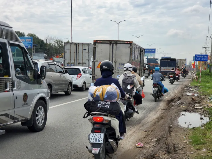 Đồng Nai: Quốc lộ 51 thông thoáng sáng ngày đầu dịp nghỉ lễ Quốc khánh - Ảnh 5. Đồng Nai: Quốc lộ 51 thông thoáng sáng ngày đầu dịp nghỉ lễ Quốc khánh - Ảnh 5.